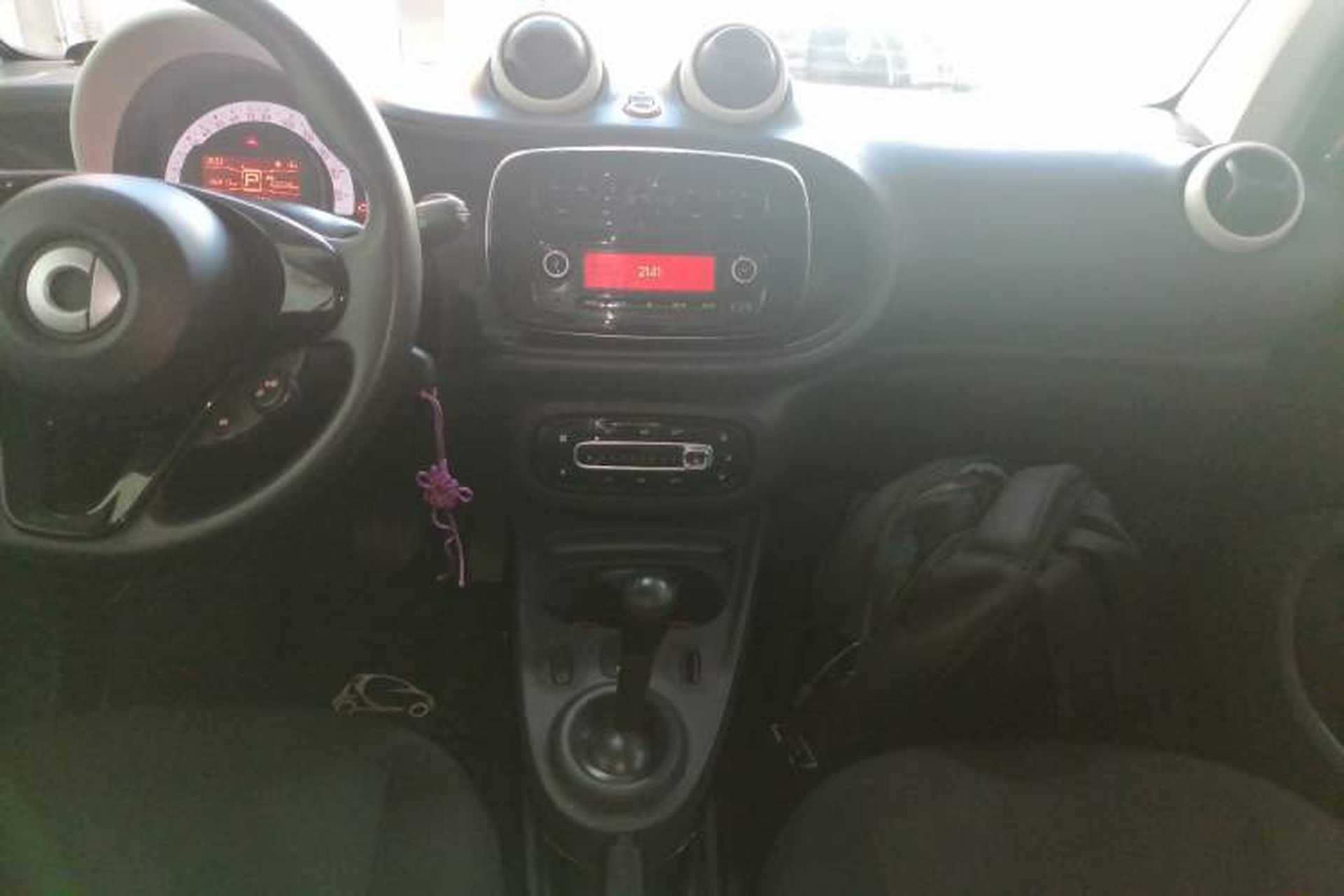 Used smart fortwo 2015 1.0L 52 kW hardtop Dynamic version Audio And AC Panel