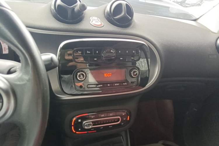 Used smart fortwo 2015 1.0L 52 kW Hardtop Passion Edition Audio And AC Panel