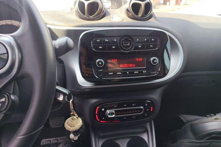 Used smart fortwo 2015 1.0L 52 kW Hardtop Passion Edition Audio And AC Panel