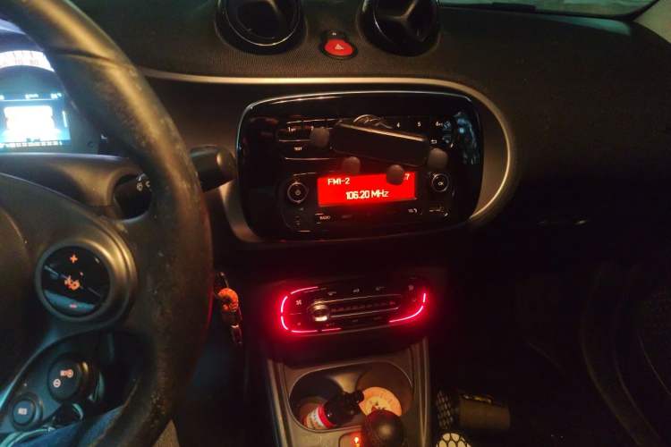 Used smart fortwo 2015 1.0L 52 kW Hardtop Passion Edition Audio And AC Panel