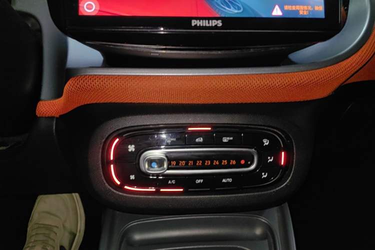 Used smart fortwo 2015 1.0L 52 kW Hardtop Passion Edition Audio And AC Panel