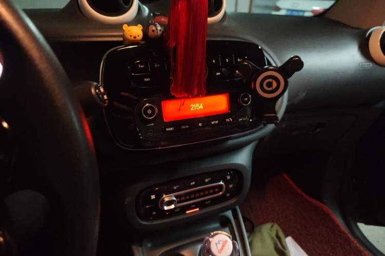 Used smart fortwo 2015 1.0L 52 kW hardtop Dynamic version Audio And AC Panel