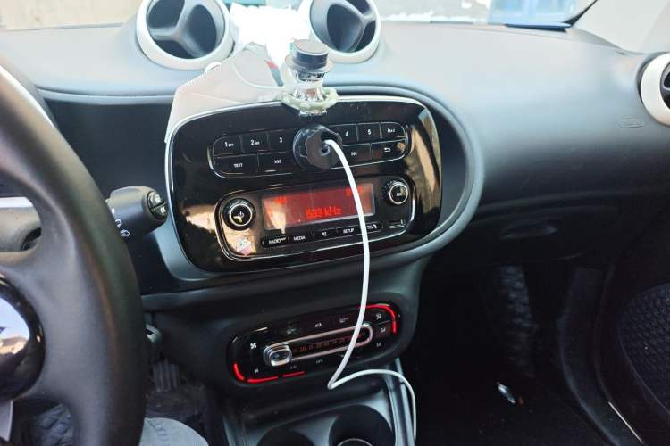 Used smart fortwo 2015 1.0L 52 kW hardtop Dynamic version Audio And AC Panel
