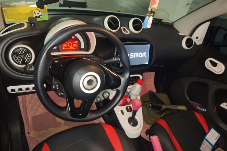 Used smart fortwo 2015 1.0L 52 kW hardtop Dynamic version Center Console