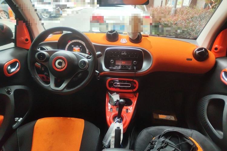 Used smart fortwo 2015 1.0L 52 kW Hardtop Passion Edition Center Console