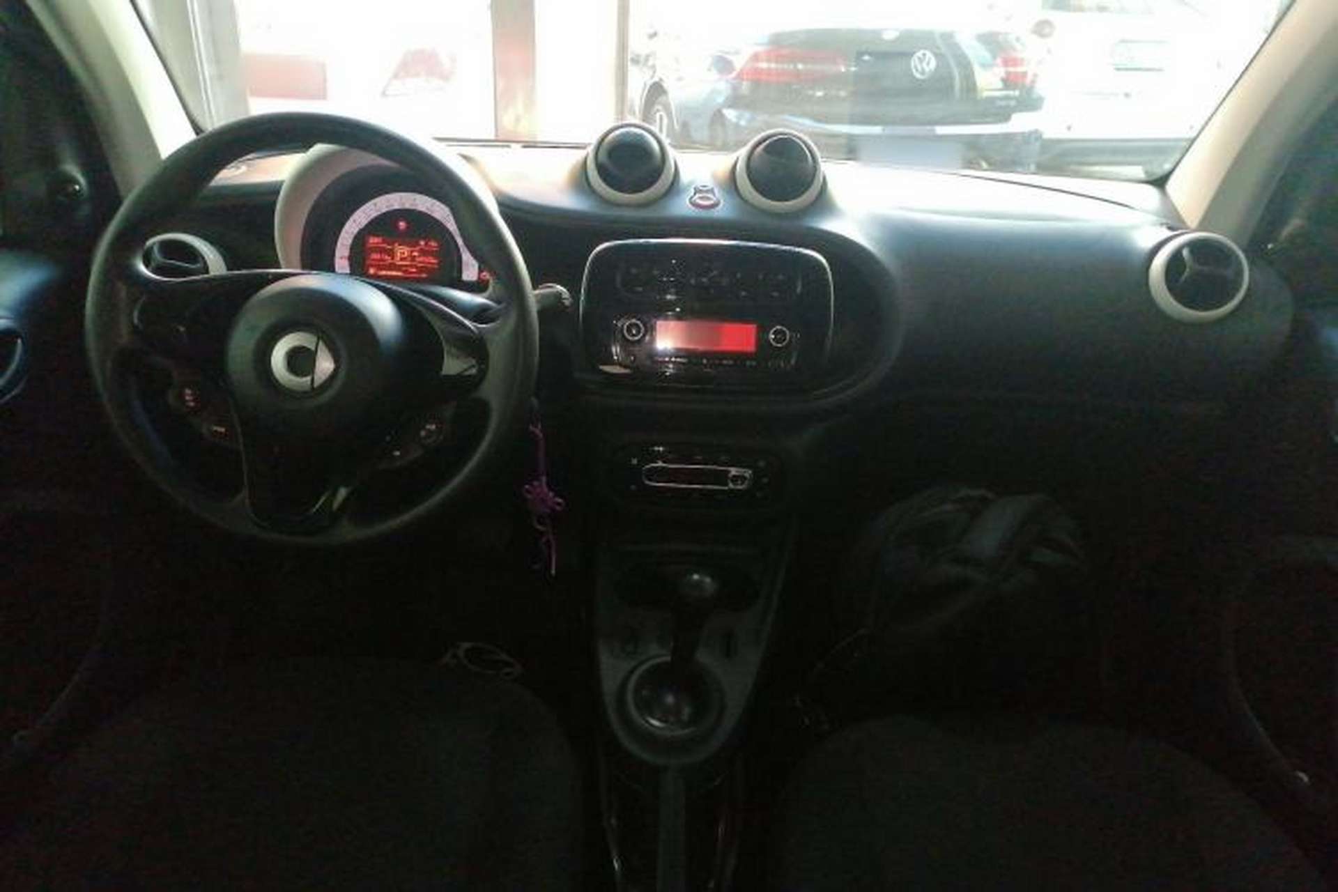 Used smart fortwo 2015 1.0L 52 kW hardtop Dynamic version Center Console
