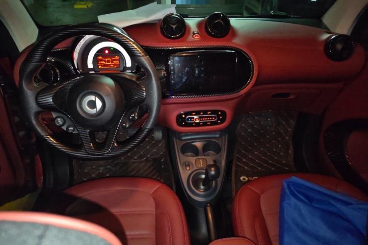Used smart fortwo 2015 1.0L 52 kW hardtop Dynamic version Center Console