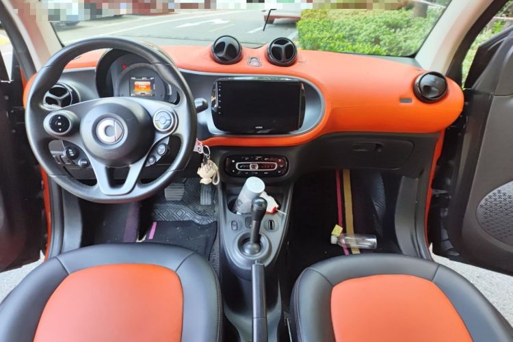 Used smart fortwo 2015 1.0L 52 kW Hardtop Passion Edition Center Console