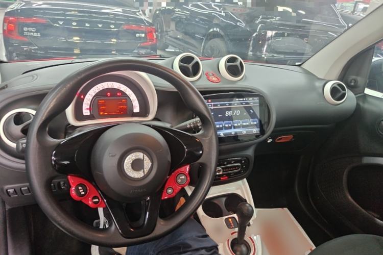 Used smart fortwo 2015 1.0L 52 kW hardtop Dynamic version Center Console