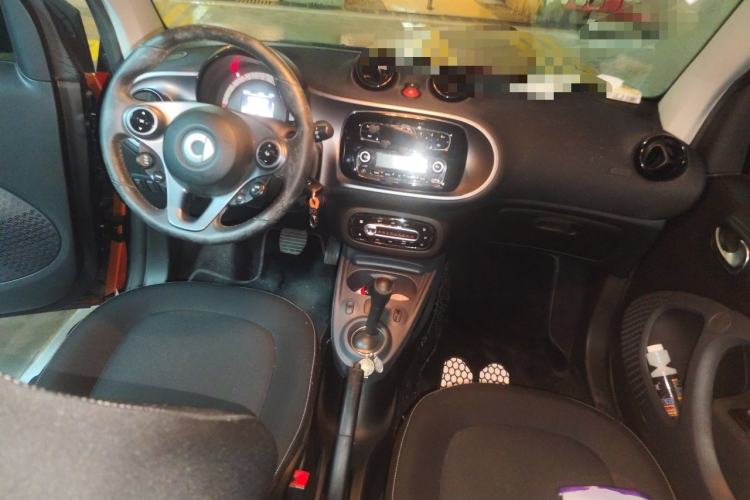 Used smart fortwo 2015 1.0L 52 kW Hardtop Passion Edition Center Console