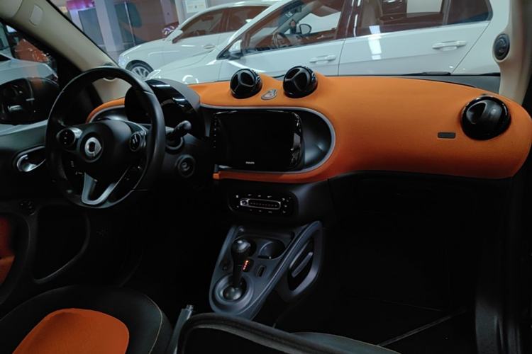 Used smart fortwo 2015 1.0L 52 kW Hardtop Passion Edition Center Console