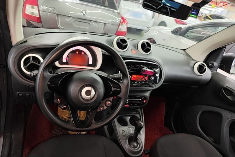 Used smart fortwo 2015 1.0L 52 kW hardtop Dynamic version Center Console