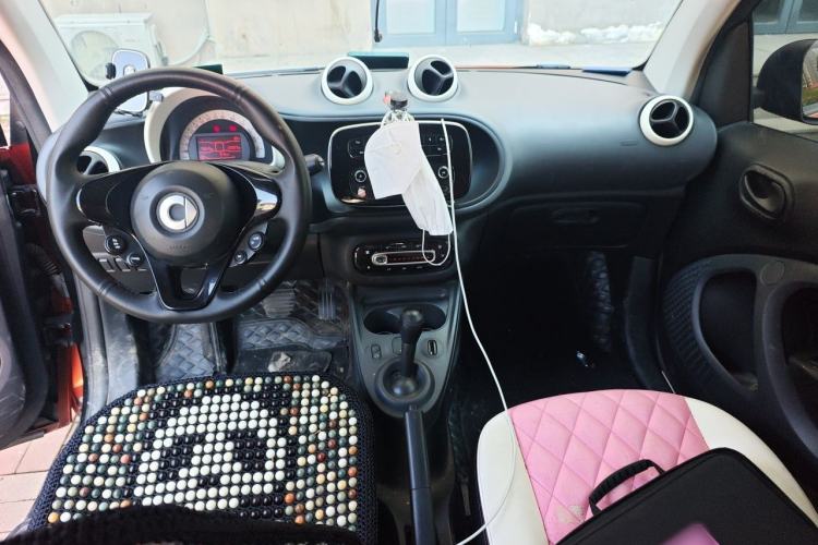 Used smart fortwo 2015 1.0L 52 kW hardtop Dynamic version Center Console