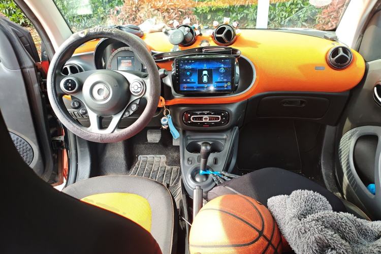 Used smart fortwo 2015 1.0L 52 kW Hardtop Passion Edition Center Console
