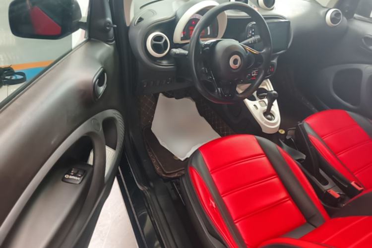 Used smart fortwo 2015 1.0L 52 kW hardtop Dynamic version Driver Seat