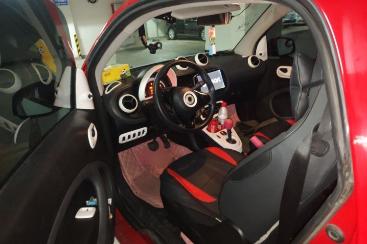 Used smart fortwo 2015 1.0L 52 kW hardtop Dynamic version Driver Seat