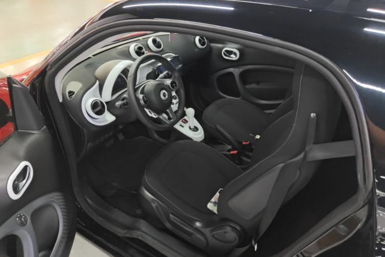 Used smart fortwo 2015 1.0L 52 kW Hardtop Passion Edition Driver Seat