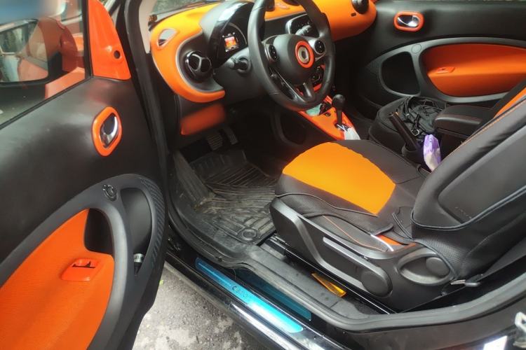 Used smart fortwo 2015 1.0L 52 kW Hardtop Passion Edition Driver Seat