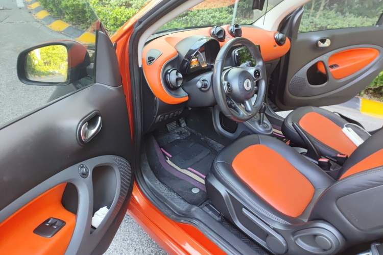 Used smart fortwo 2015 1.0L 52 kW Hardtop Passion Edition Driver Seat
