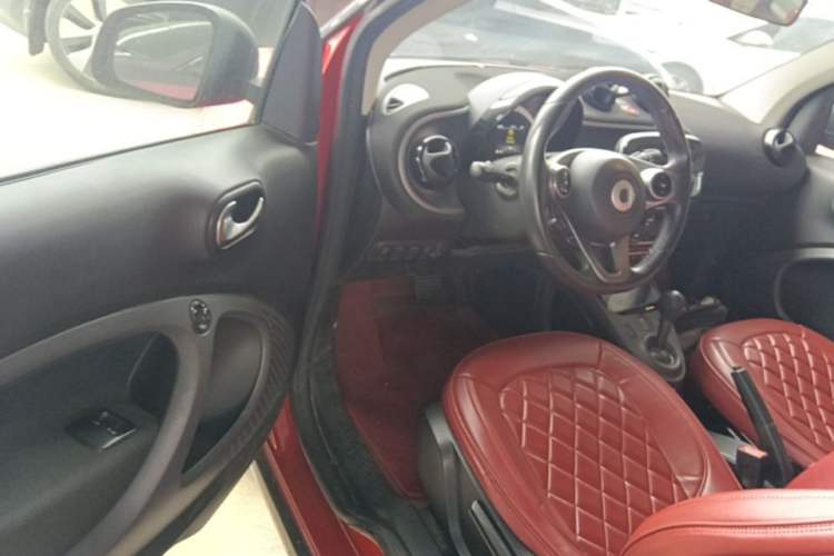 Used smart fortwo 2015 1.0L 52 kW Hardtop Passion Edition Driver Seat