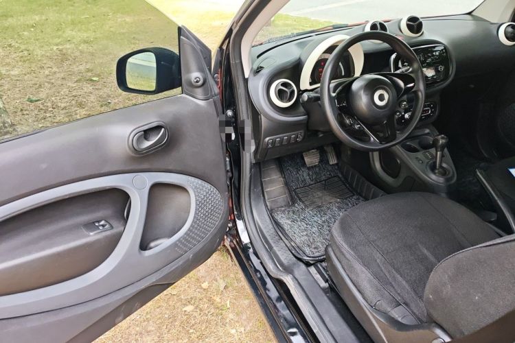 Used smart fortwo 2015 1.0L 52 kW hardtop Dynamic version Driver Seat