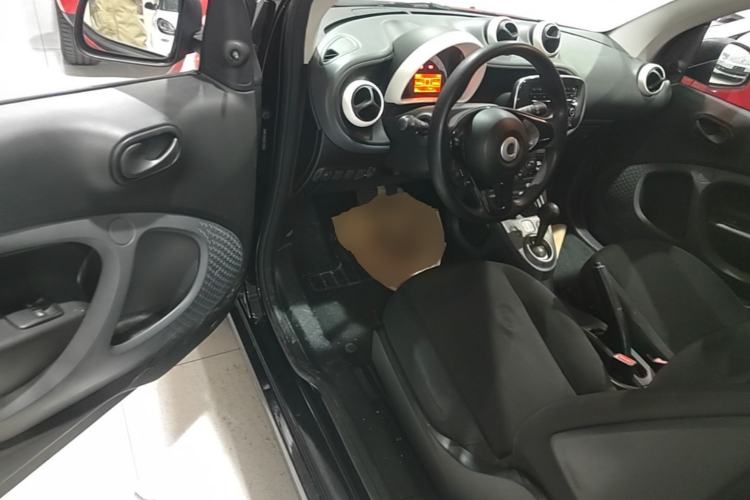 Used smart fortwo 2015 1.0L 52 kW hardtop Dynamic version Driver Seat