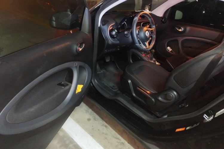 Used smart fortwo 2015 1.0L 52 kW Hardtop Passion Edition Driver Seat