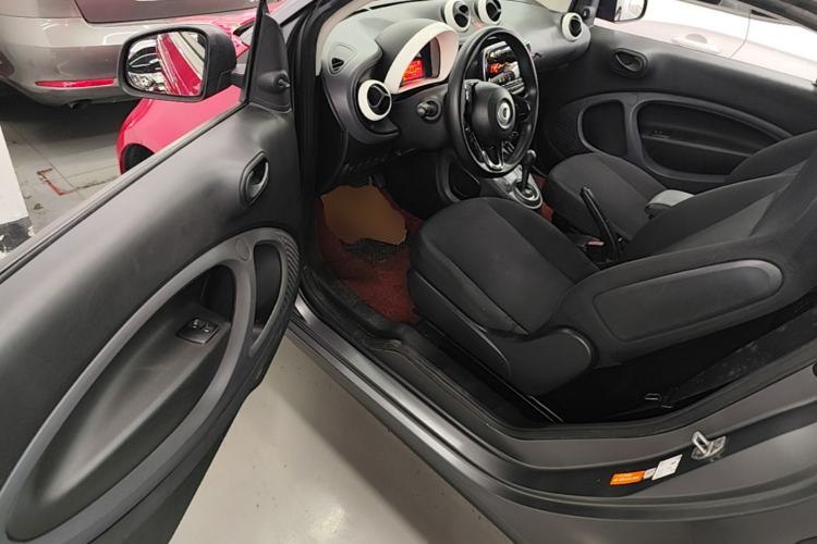 Used smart fortwo 2015 1.0L 52 kW hardtop Dynamic version Driver Seat