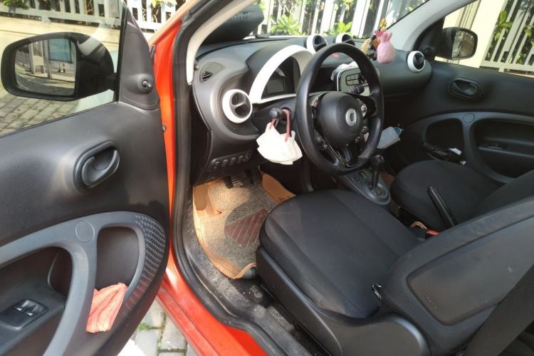 Used smart fortwo 2015 1.0L 52 kW hardtop Dynamic version Driver Seat