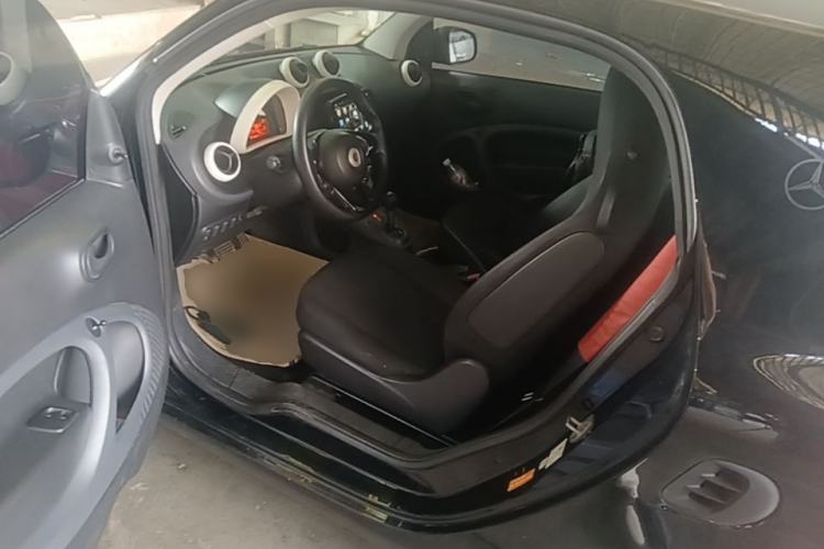 Used smart fortwo 2015 1.0L 52 kW hardtop Dynamic version Driver Seat