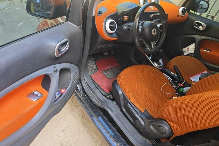 Used smart fortwo 2015 1.0L 52 kW Hardtop Passion Edition Driver Seat