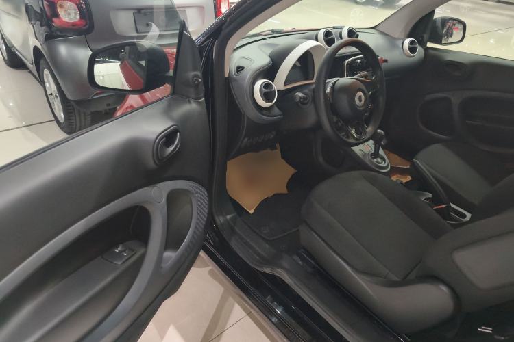 Used smart fortwo 2015 1.0L 52 kW hardtop Dynamic version Driver Seat