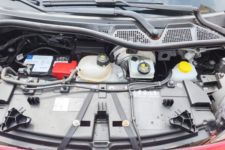 Used smart fortwo 2015 1.0L 52 kW hardtop Dynamic version Engine Bay