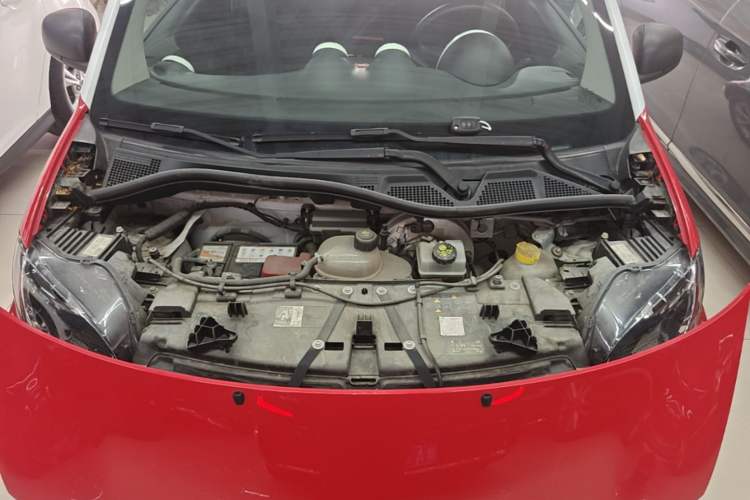 Used smart fortwo 2015 1.0L 52 kW hardtop Dynamic version Engine Bay