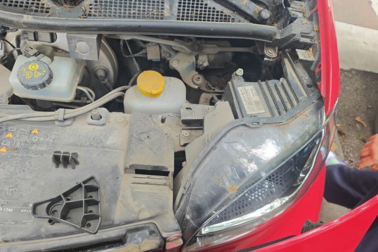 Used smart fortwo 2015 1.0L 52 kW Hardtop Passion Edition Engine Bay Left