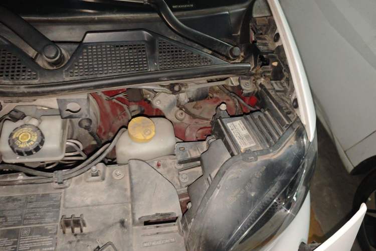 Used smart fortwo 2015 1.0L 52 kW hardtop Dynamic version Engine Bay Left