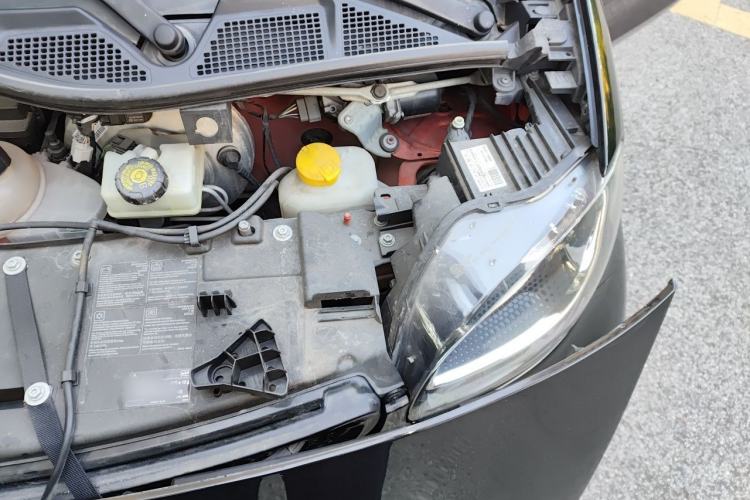 Used smart fortwo 2015 1.0L 52 kW Hardtop Passion Edition Engine Bay Left