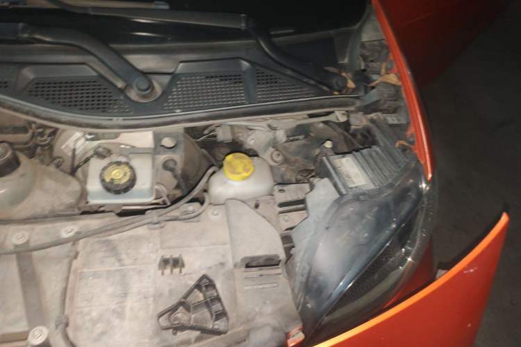 Used smart fortwo 2015 1.0L 52 kW hardtop Dynamic version Engine Bay Left