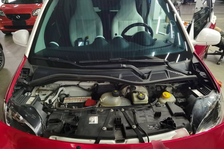 Used smart fortwo 2015 1.0L 52 kW hardtop Dynamic version Engine Bay