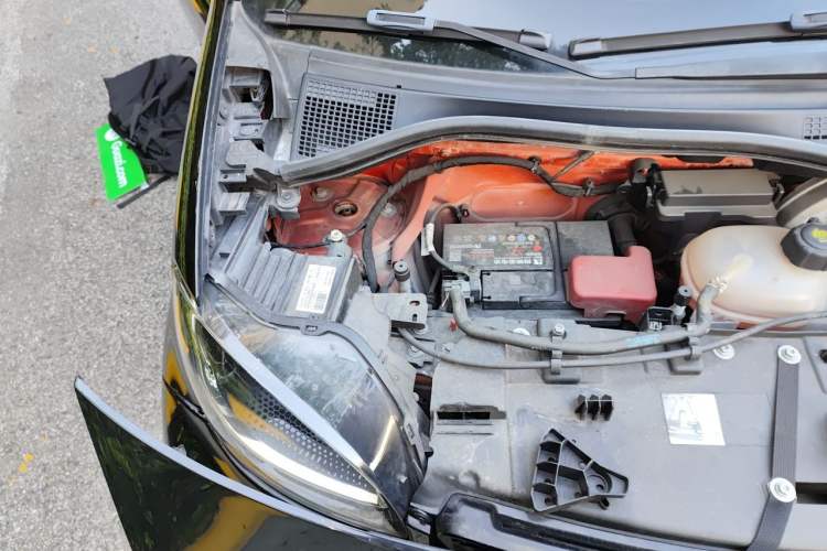 Used smart fortwo 2015 1.0L 52 kW Hardtop Passion Edition Engine Bay Right