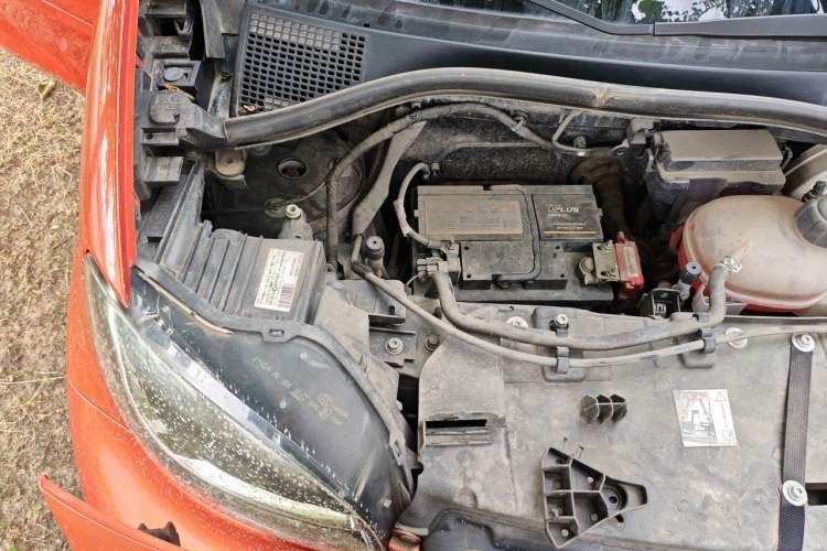 Used smart fortwo 2015 1.0L 52 kW hardtop Dynamic version Engine Bay Right