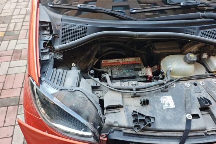 Used smart fortwo 2015 1.0L 52 kW hardtop Dynamic version Engine Bay Right