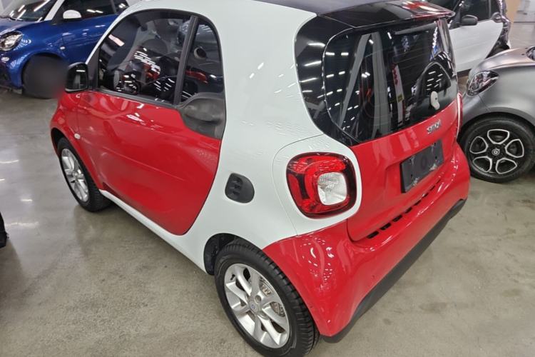 Used smart fortwo 2015 1.0L 52 kW hardtop Dynamic version Exterior 2
