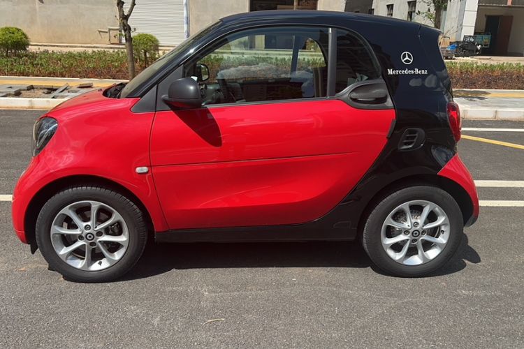 Used smart fortwo 2015 1.0L 52 kW hardtop Dynamic version Exterior 2