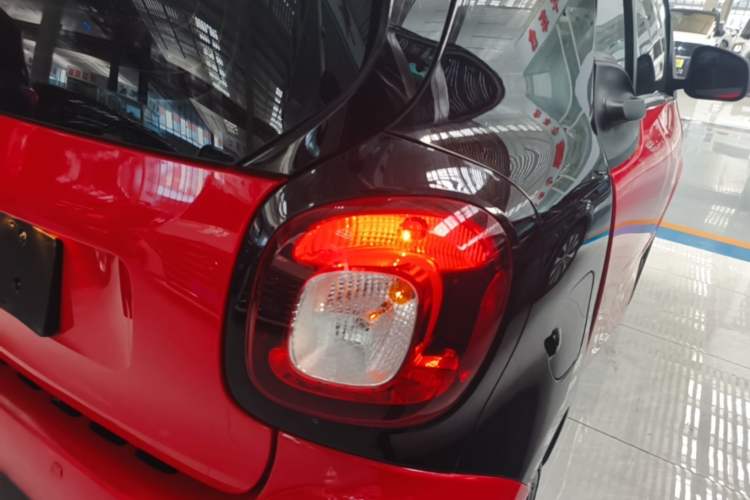 Used smart fortwo 2015 1.0L 52 kW hardtop Dynamic version Exterior 3