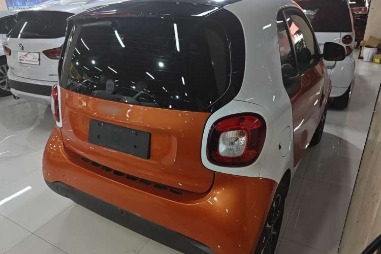 Used smart fortwo 2015 1.0L 52 kW Hardtop Passion Edition Exterior 3