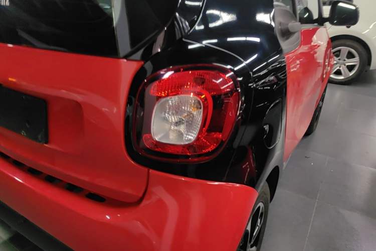 Used smart fortwo 2015 1.0L 52 kW Hardtop Passion Edition Exterior 3