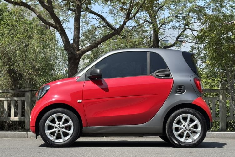 Used smart fortwo 2015 1.0L 52 kW hardtop Dynamic version Exterior 3