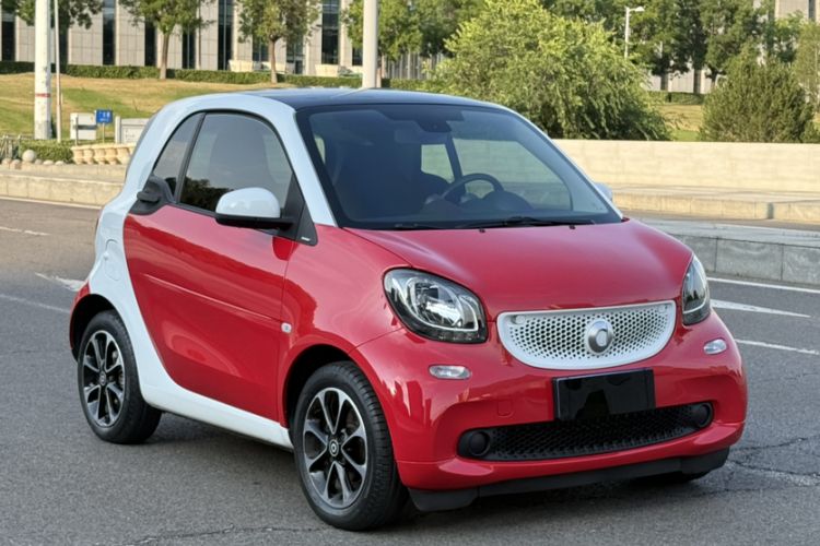 Used smart fortwo 2015 1.0L 52 kW Hardtop Passion Edition Exterior 4