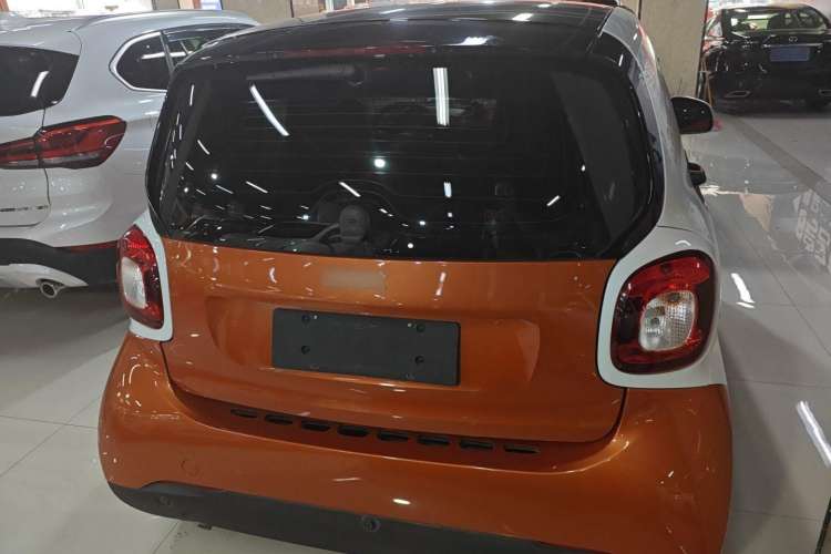 Used smart fortwo 2015 1.0L 52 kW Hardtop Passion Edition Exterior 4